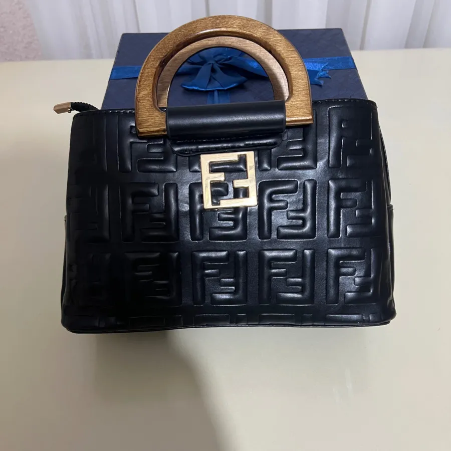 کیف طرح فندی