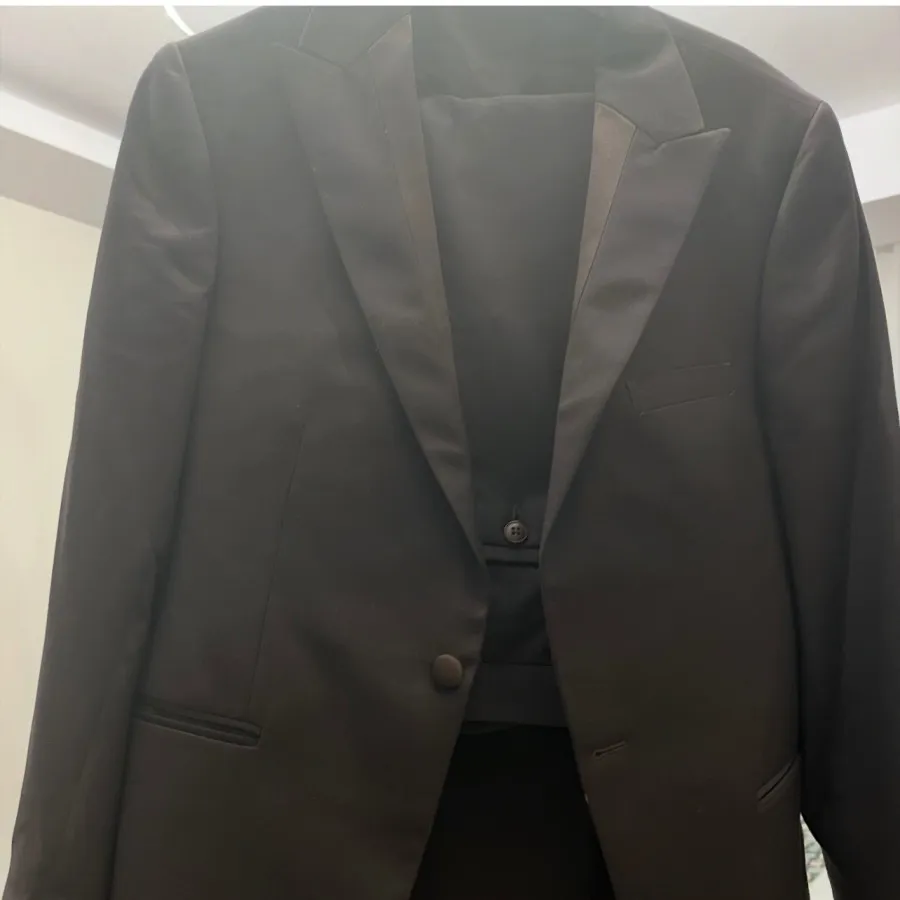 کت و شلوار قهوه ای تیره