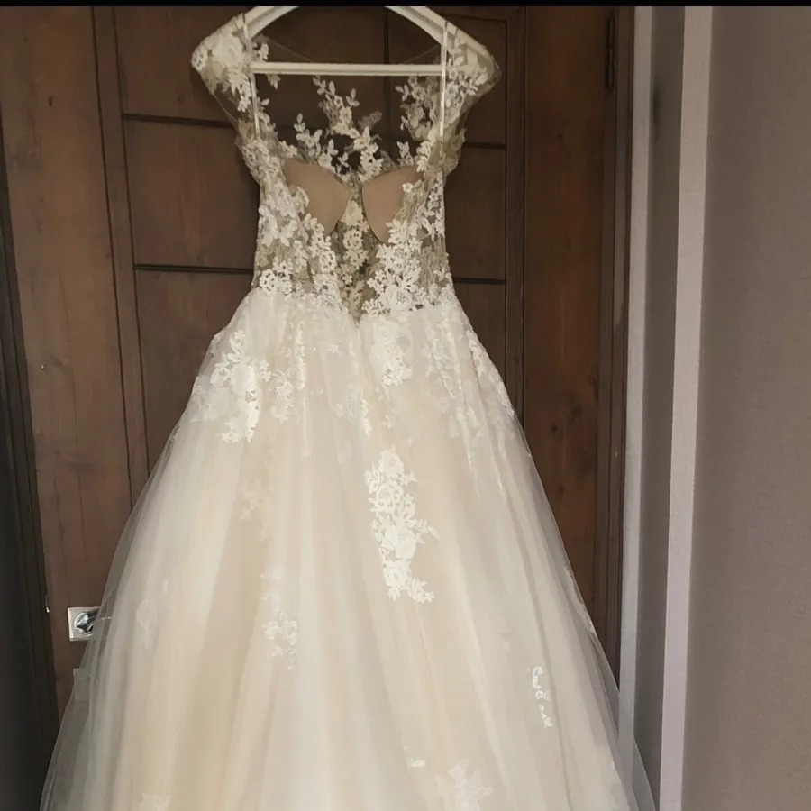 لباس عروس پرونویاس و تور