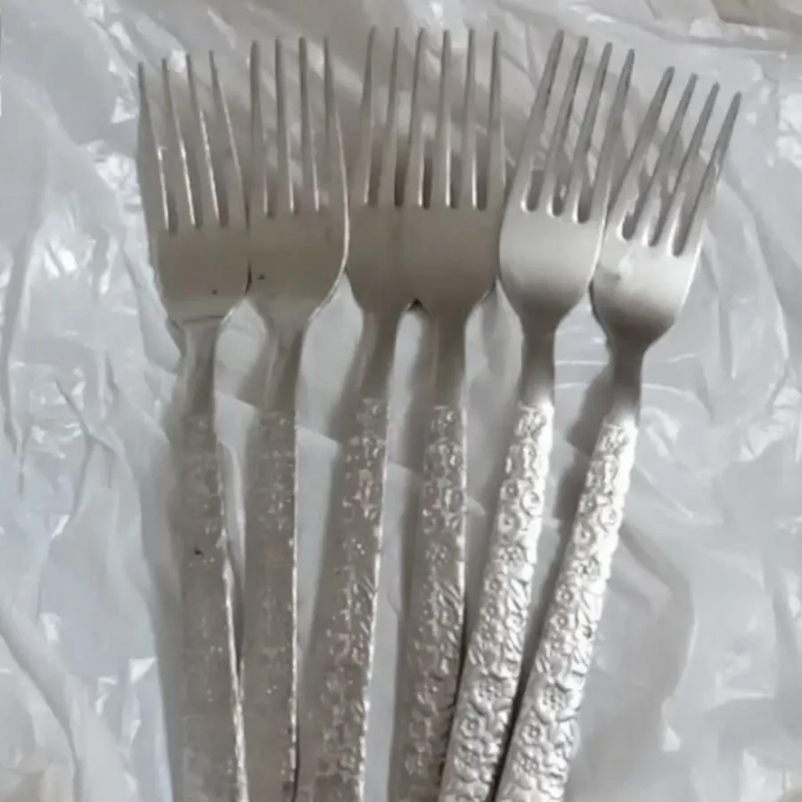 چنگال غذا خوری گل ریز