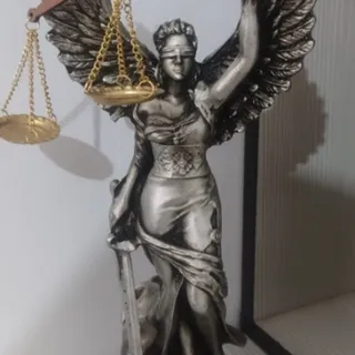 مجسمه فرشته عدالت
