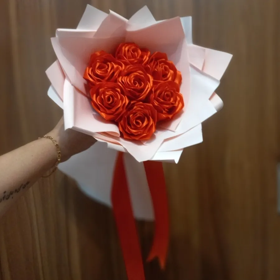 دسته گل روبانی 7شاخه قرمز