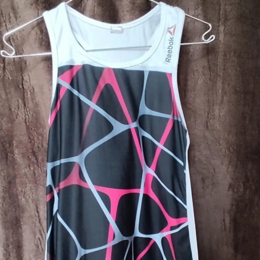 تاپ ورزشی زنانه