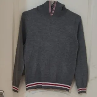 سوییشرت بافتنی در حد نو