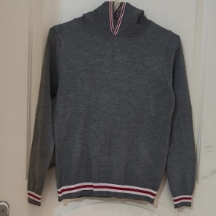 سوییشرت بافتنی در حد نو