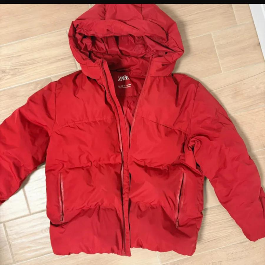 کاپشن قرمز زارا