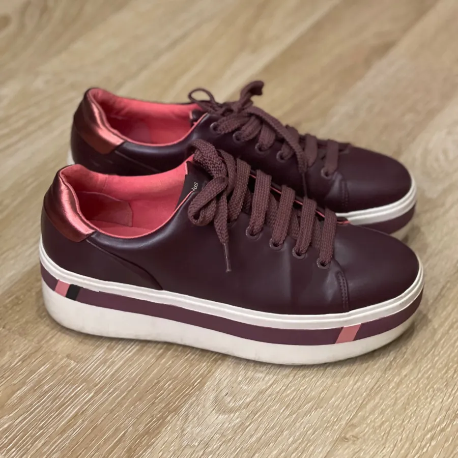 کتونی زرشکی