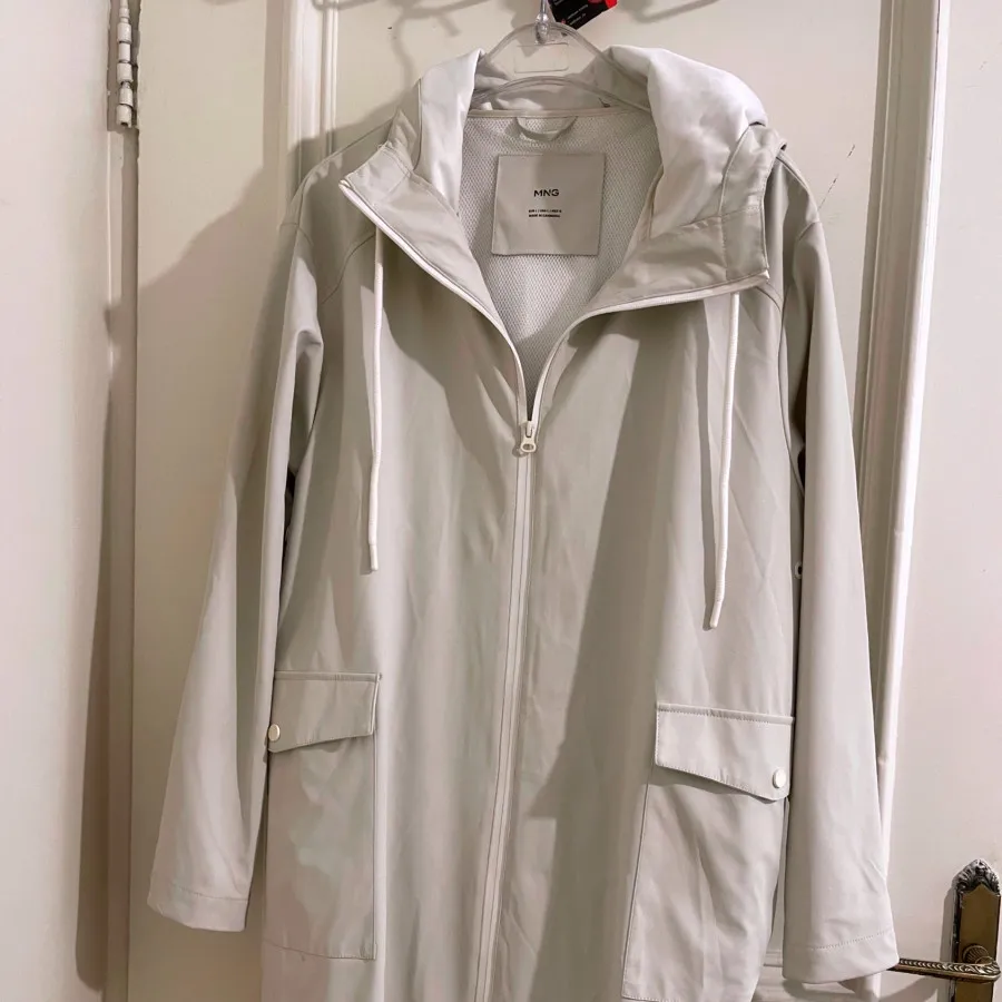 بارونی کرم MNG//منگو