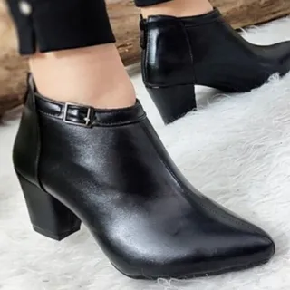 نیم بوت پاشنه دار