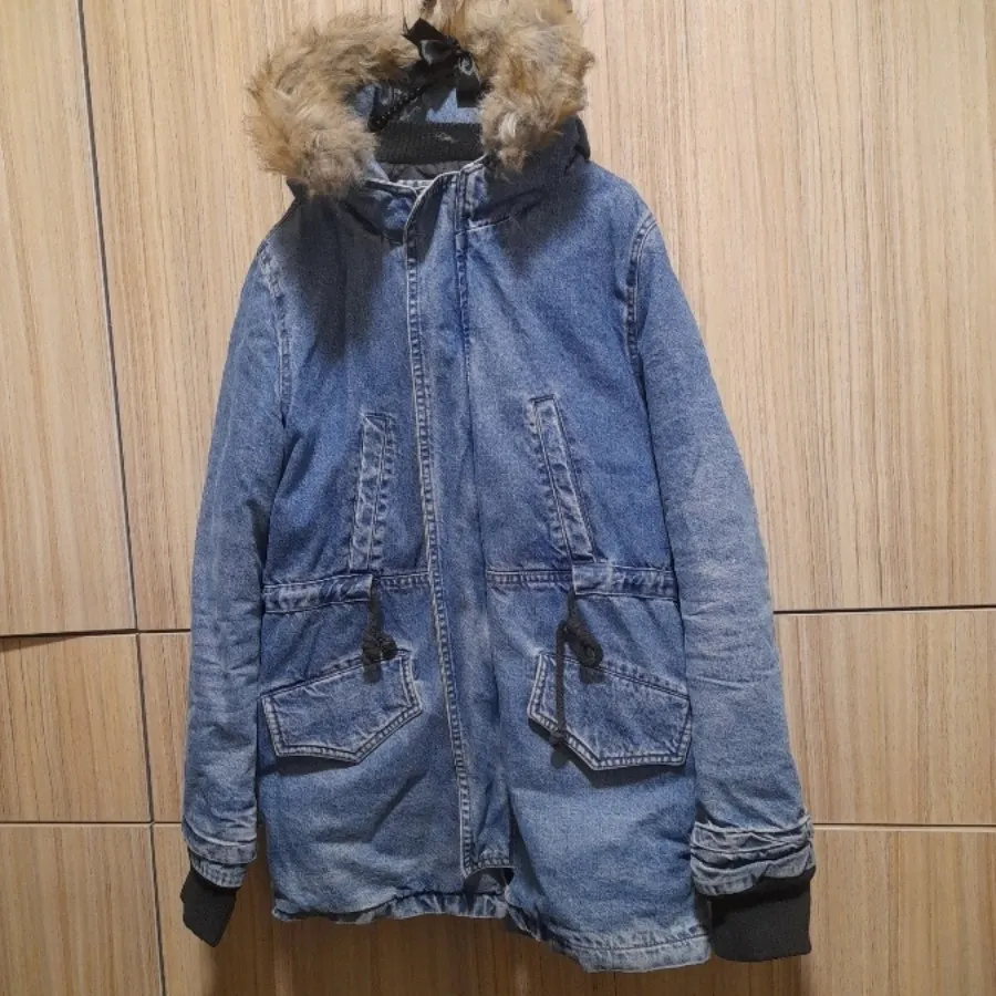 کاپشن جین لوسیفر