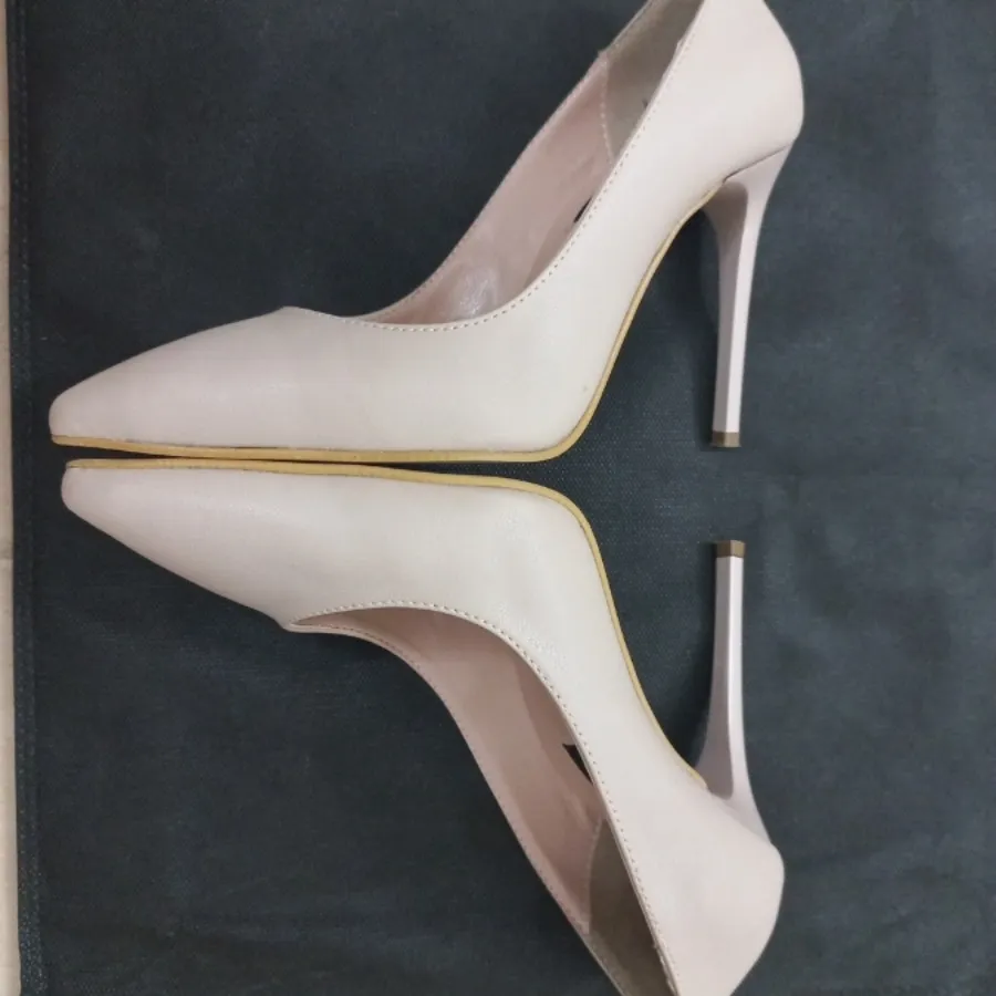 کفش مجلسی کرم