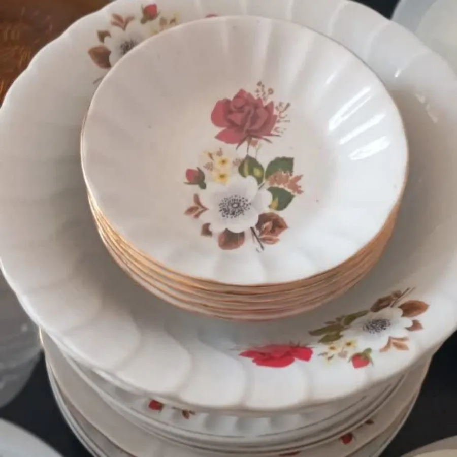 سرویس چینی گلسرخی 5 نفره