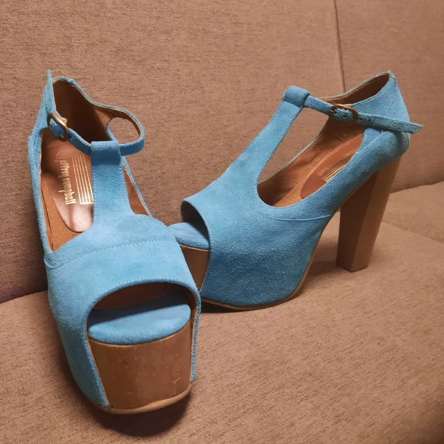 کفش برند آمریکایی