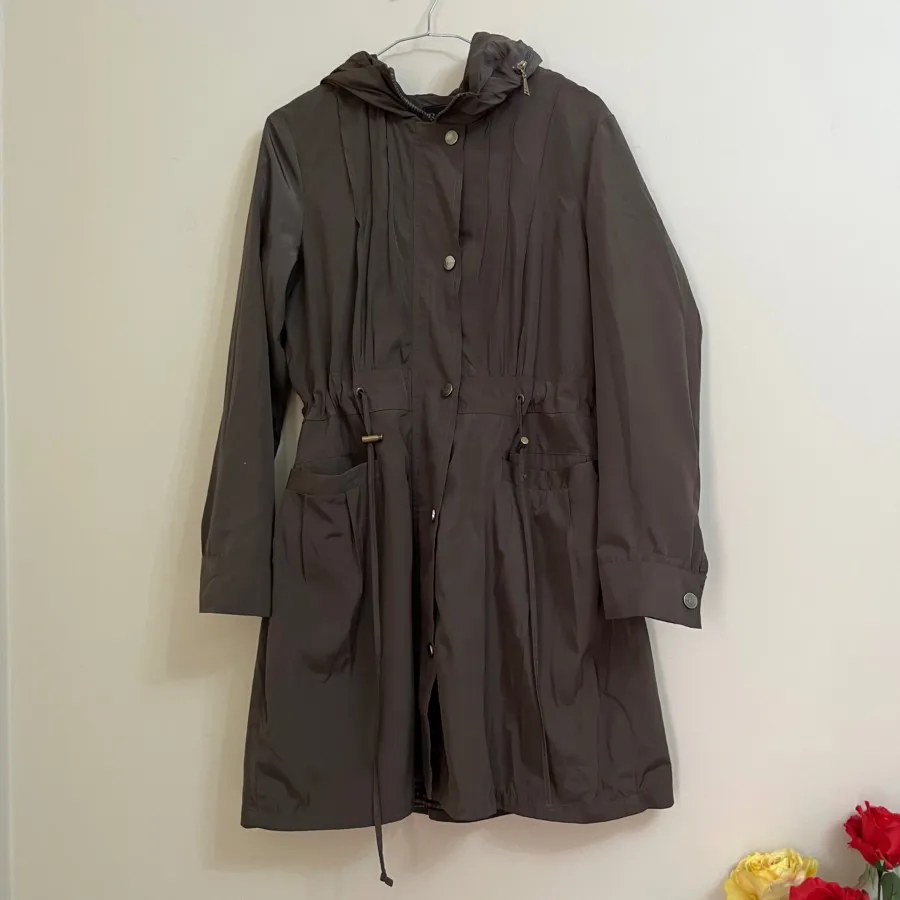 بارونی و پالتو خاکی نسکاف