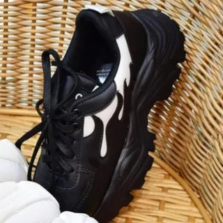 کفش کتانی لژبلندآتشی