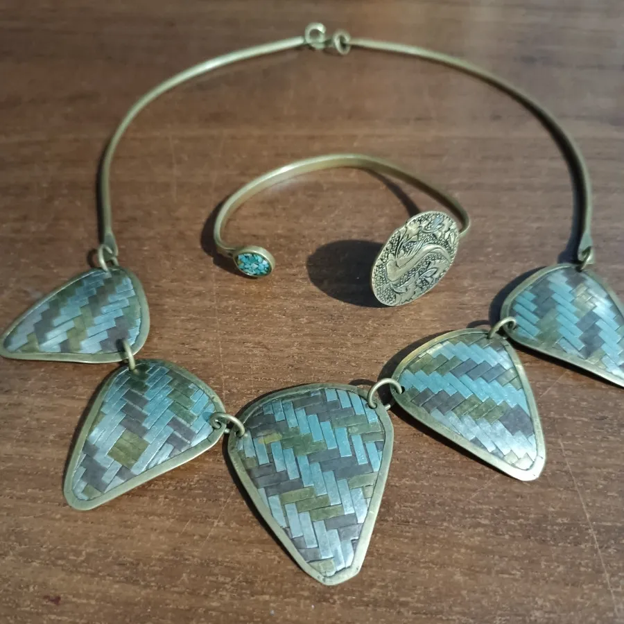 گردنبند و بنگل برنج