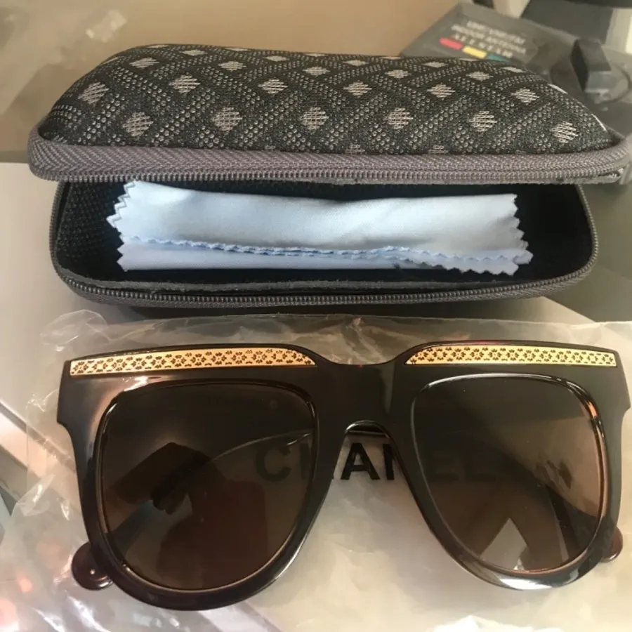 عینک با جا عینکی