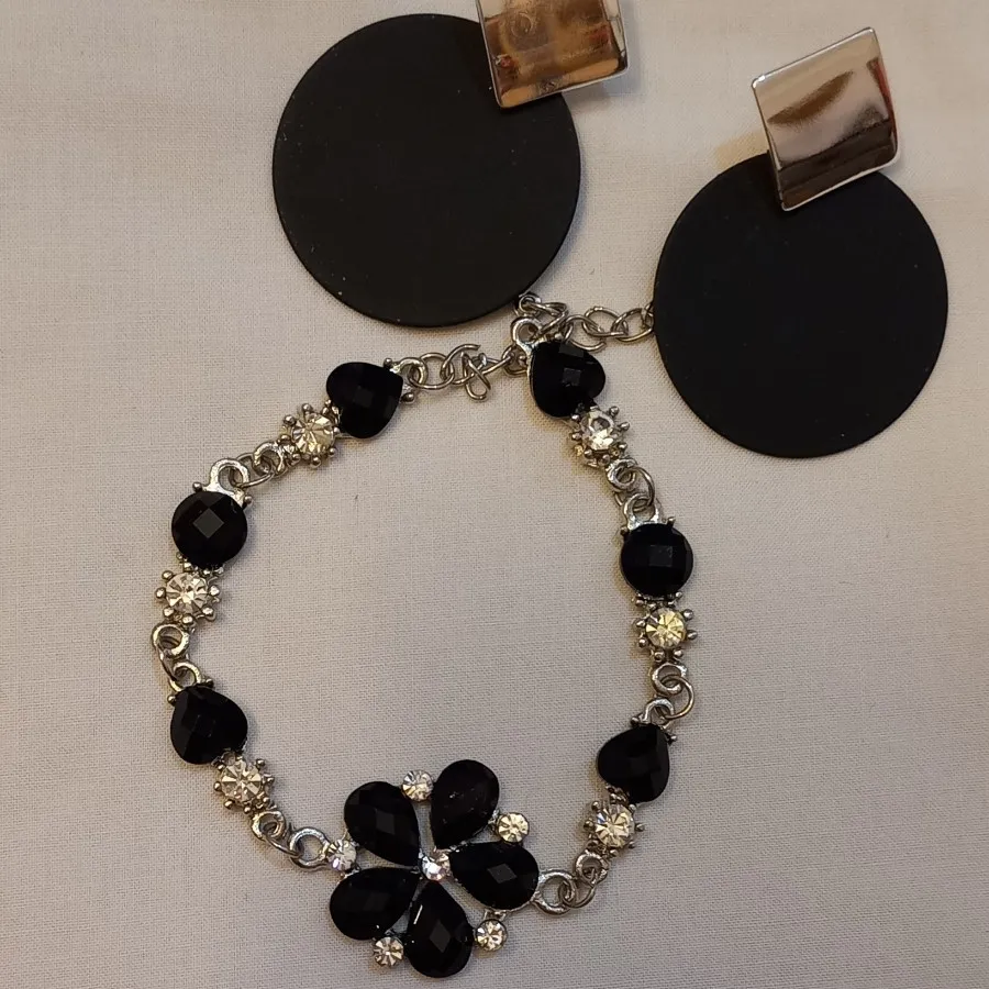 اکسسوری و زیورآلات مشکی