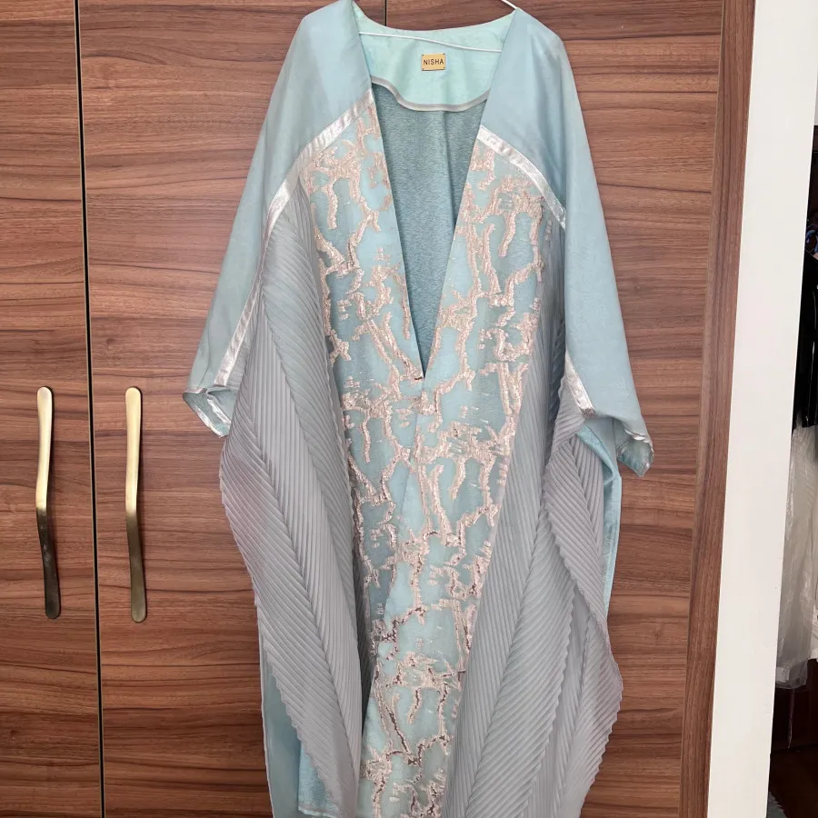 عبا ابی و نقره ای