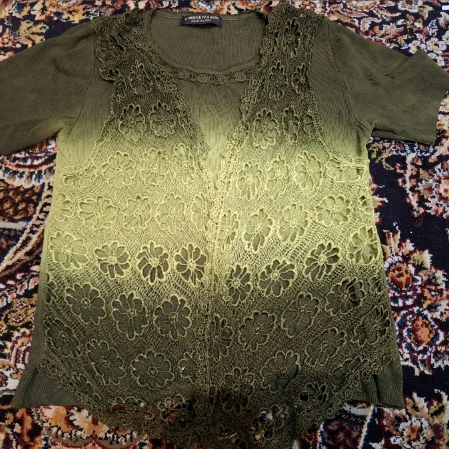 بلوز نخ و گیپور سبز