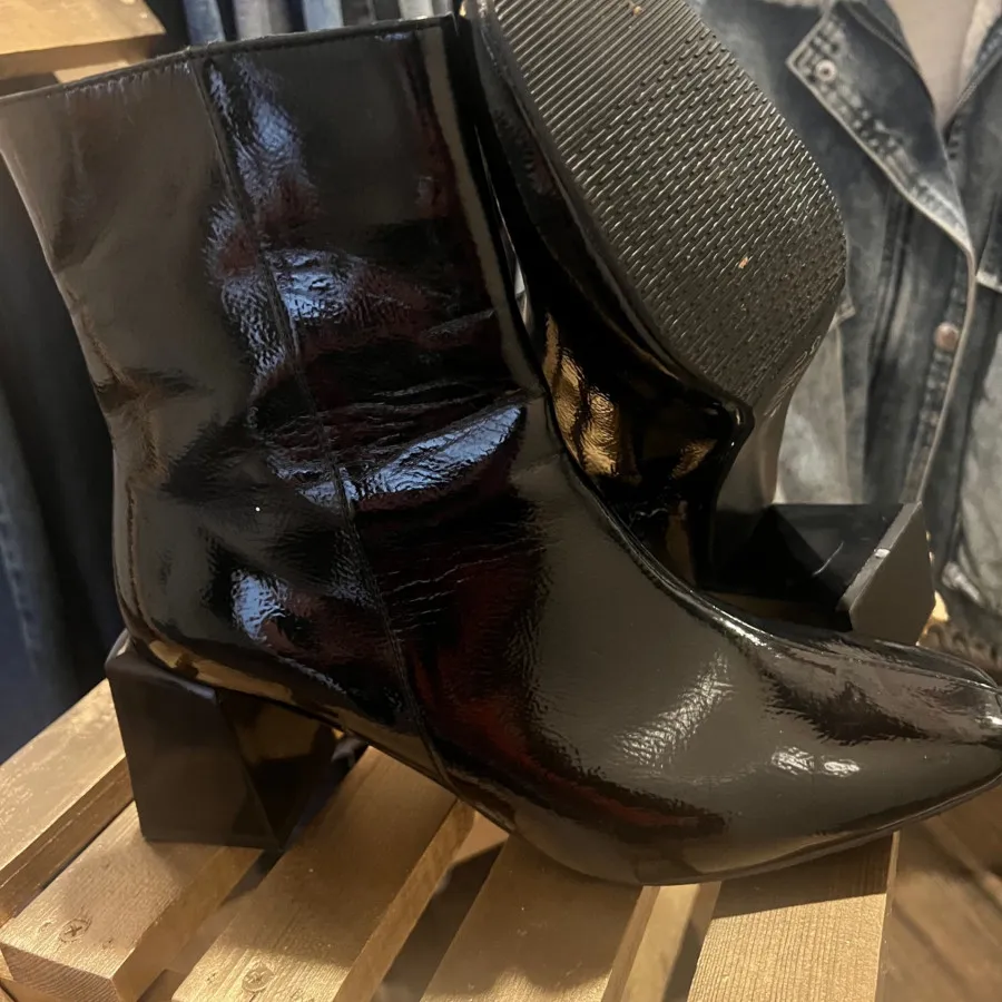 نیم بوت سایز 41