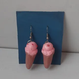 گشواره بستنی توت فرنگی