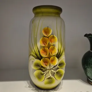 گلدان سفالی‌گلهای برجسته