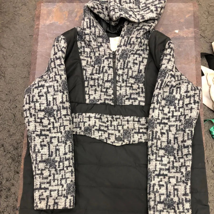 کاپشن جلو بسته