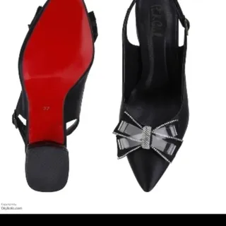 کفش پاشنه‌بلند زنانه