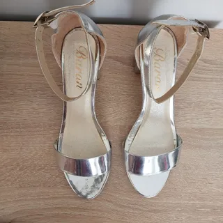 کفش پاشنه‌بلند ورنی