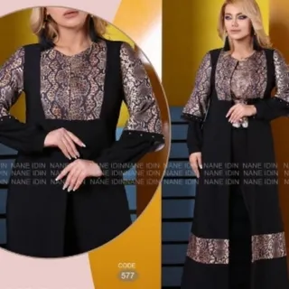 مانتو مشکی و پوست ماری