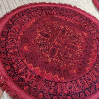 فرش گرد قرمز