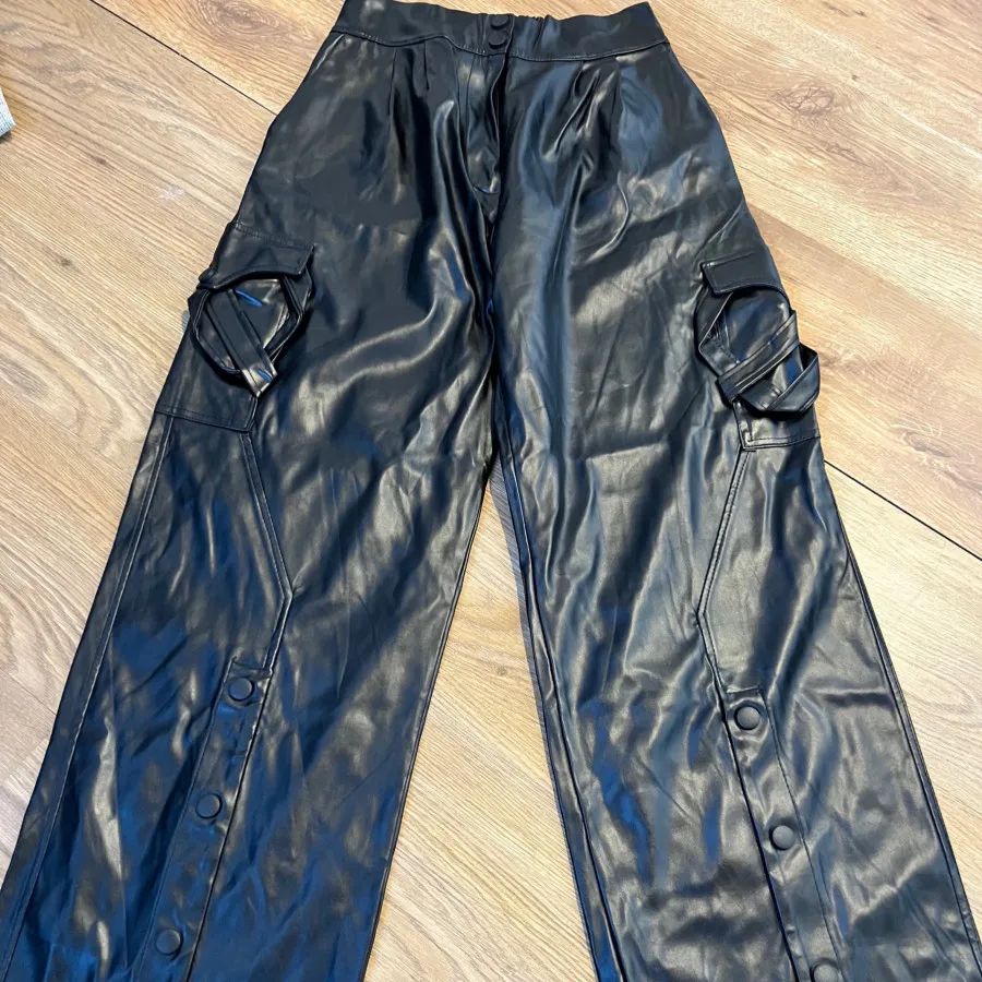 شلوار واید چرم