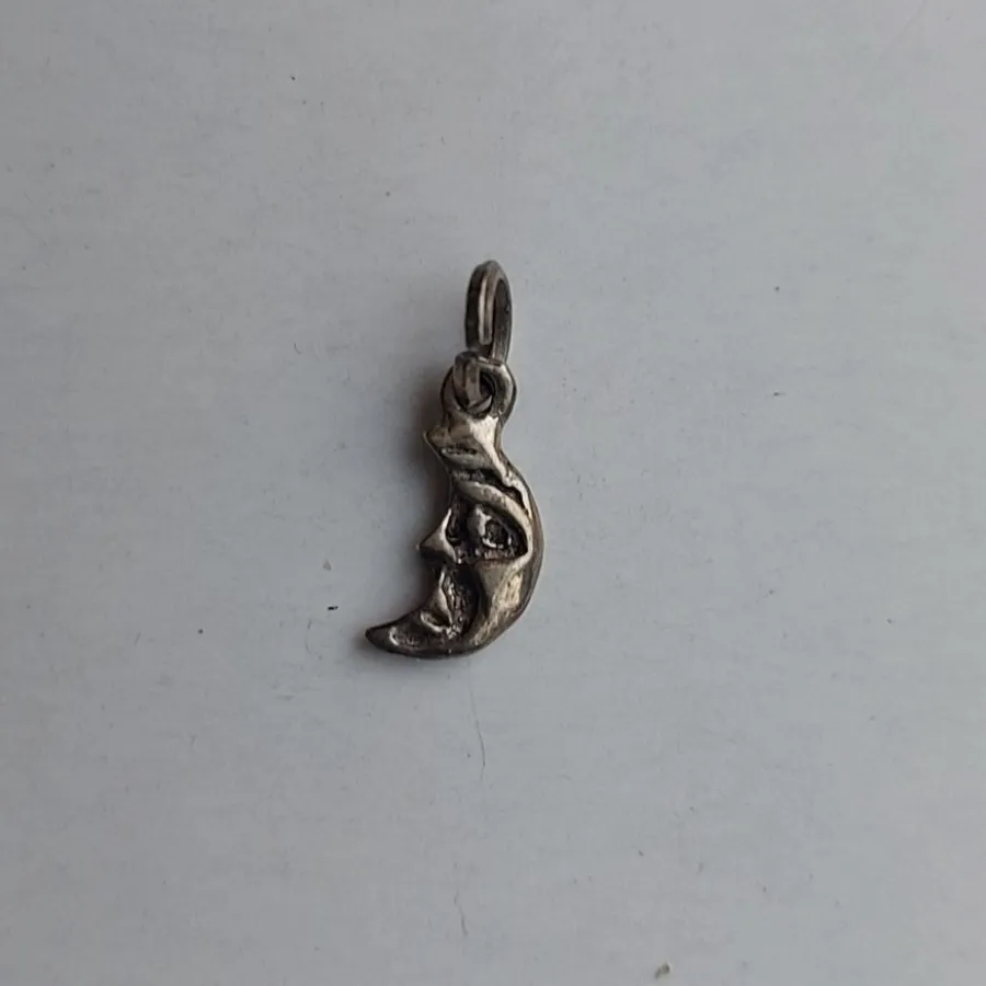 آویز ماه نقره