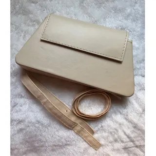 کیف دستی کرمی