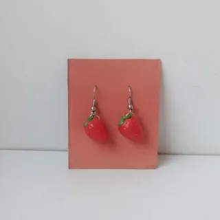 گوشواره توت فرنگی