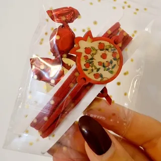 گیفت یلدایی دستبند چوبی