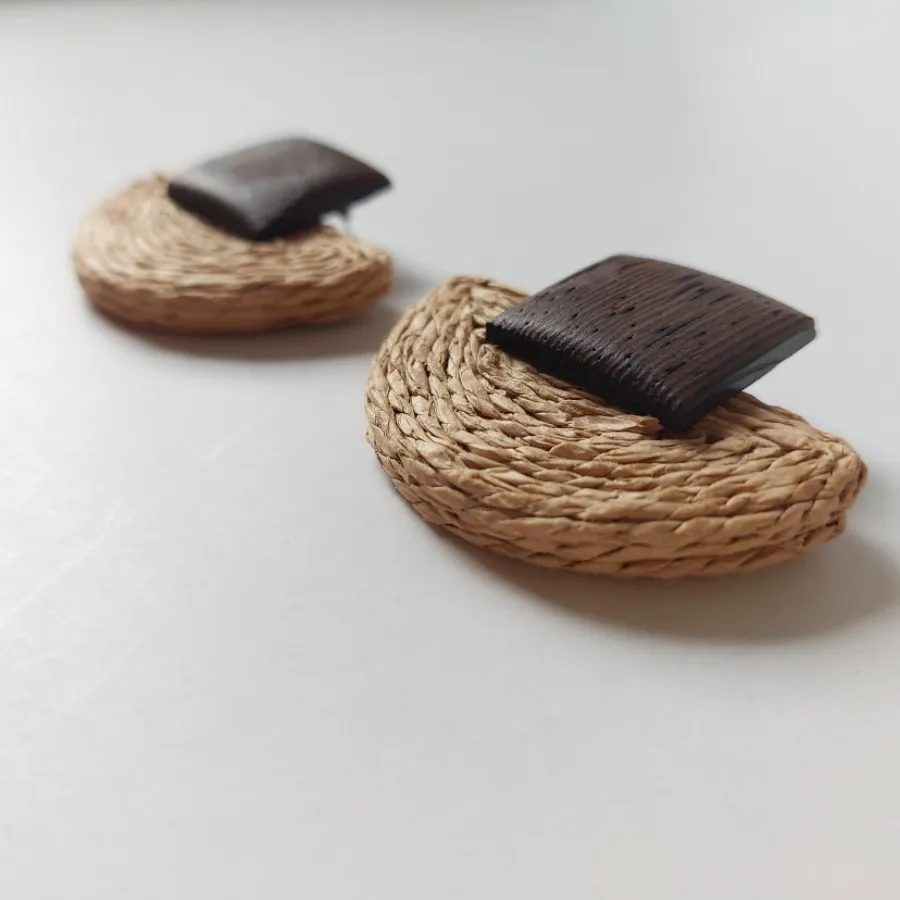 گوشواره چوبی