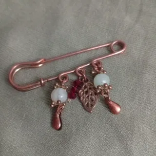 گل سینه مسی با سنگ