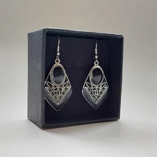 گوشواره نگین مشکی