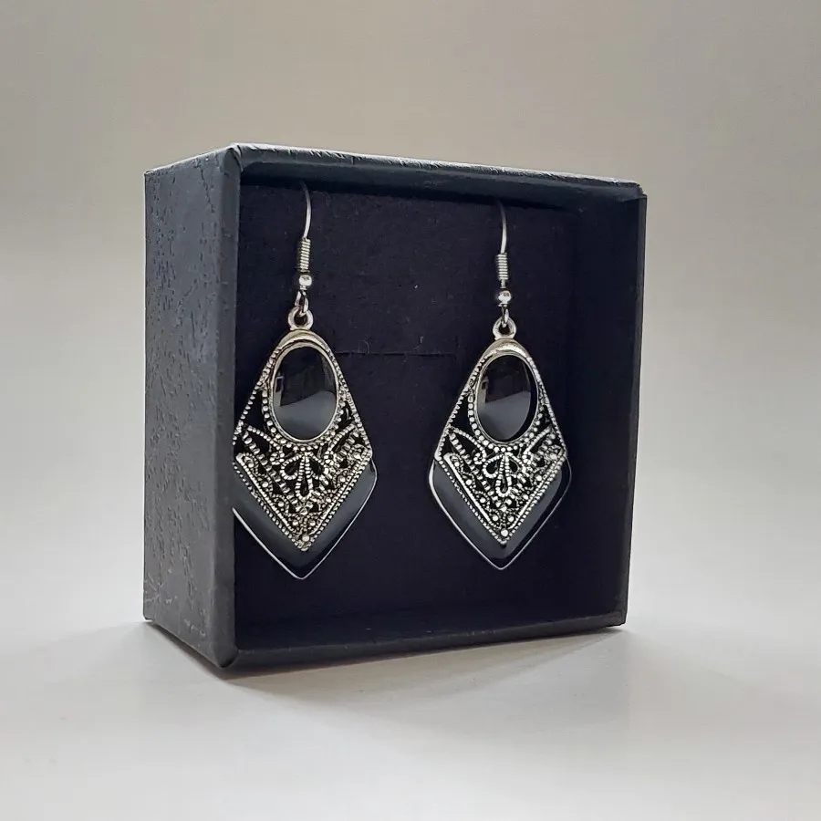 گوشواره نگین مشکی