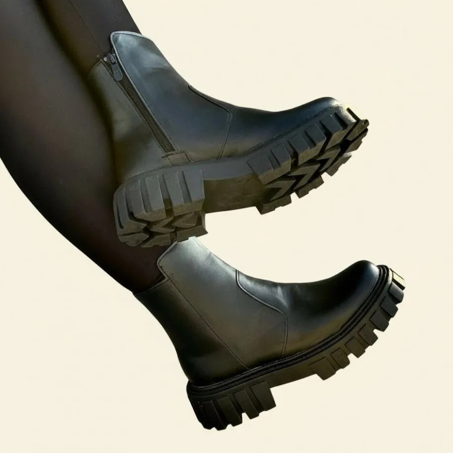 نیم بوت سارا