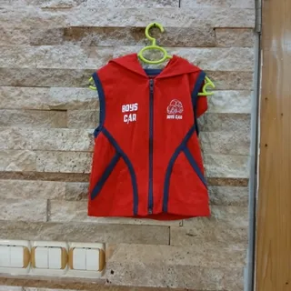 جلیقه کلاه دار بچگانه