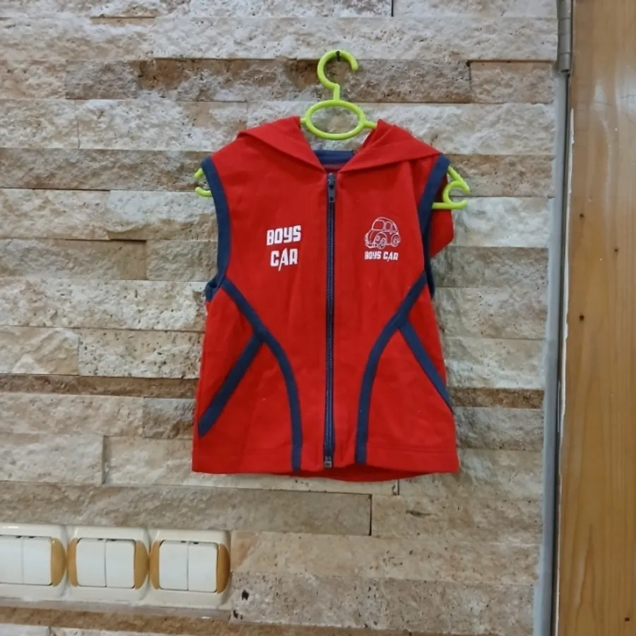 جلیقه کلاه دار بچگانه