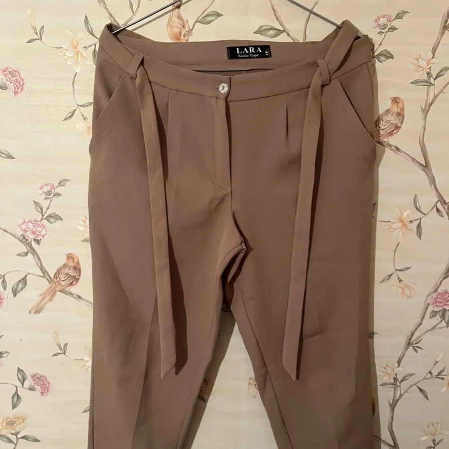 شلوار پارچه ای لارا