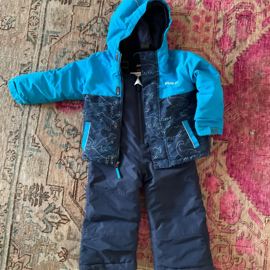 کاپشن و شلوار پیش‌بندی