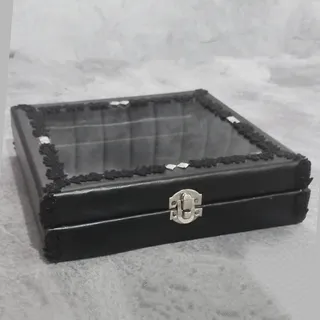 جعبه چرم زیورالات