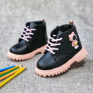 نیم بت فضانورد