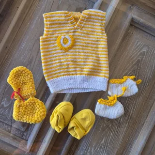 جلیقه دست بافت و پاپوش