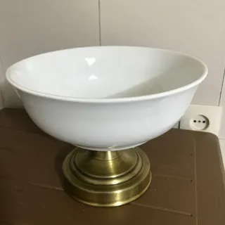 ظرف پایه دار